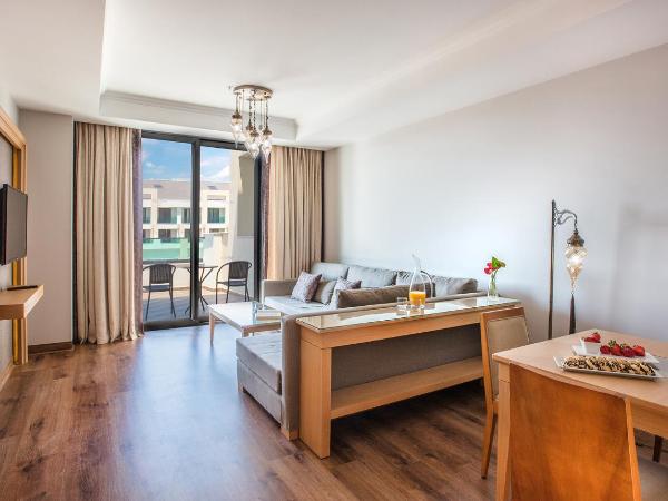 Korumar Ephesus Beach & Spa Resort - Ultra All Inclusive : photo 3 de la chambre suite - vue sur jardin