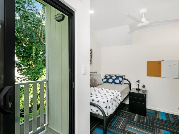 MiHaven Shared Living - Pembroke St : photo 4 de la chambre chambre simple avec salle de bains privative