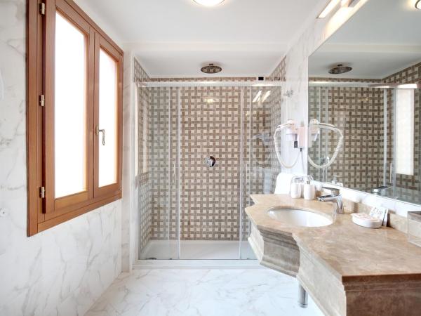 Hotel Casanova : photo 3 de la chambre chambre double ou lits jumeaux supérieure