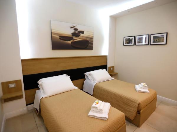 VICTORIA HOTEL B&B : photo 2 de la chambre chambre double ou lits jumeaux