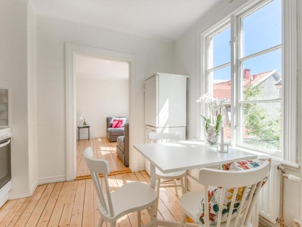 City Apartments in Jonkoping : photo 1 de la chambre appartement - vue sur jardin
