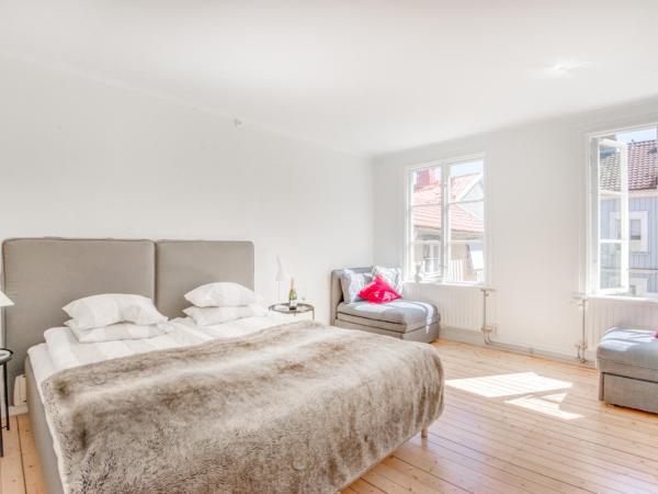 City Apartments in Jonkoping : photo 7 de la chambre appartement - vue sur jardin