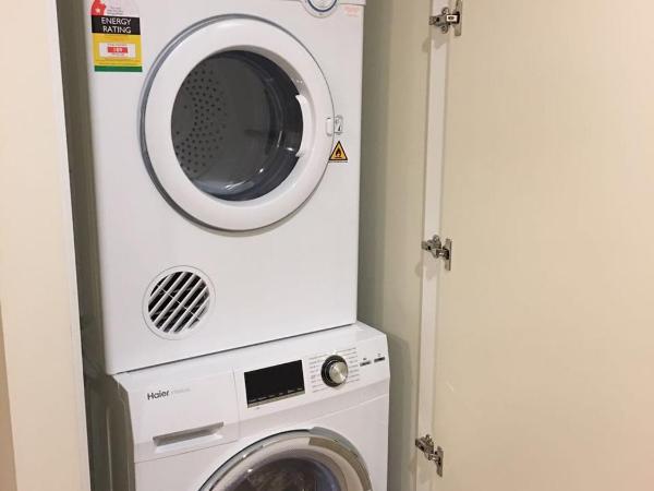 Aussie Escape Apartments-Skyline Collins Tower : photo 7 de la chambre two bedroom with one private bathroom