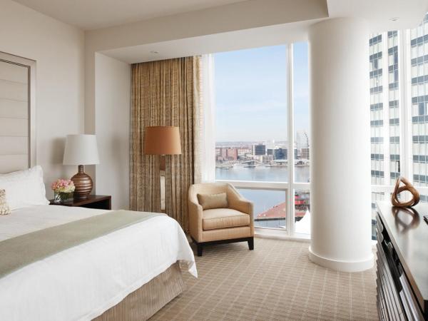 Four Seasons Baltimore : photo 1 de la chambre chambre lit king-size premier avec vue sur le port