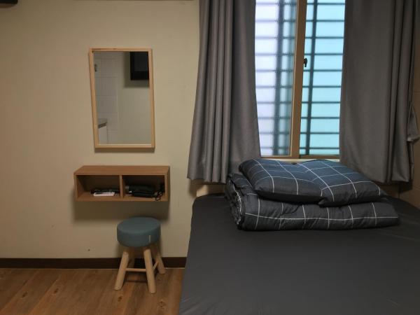 Family House Hongdae : photo 9 de la chambre chambre double avec salle de bains privative
