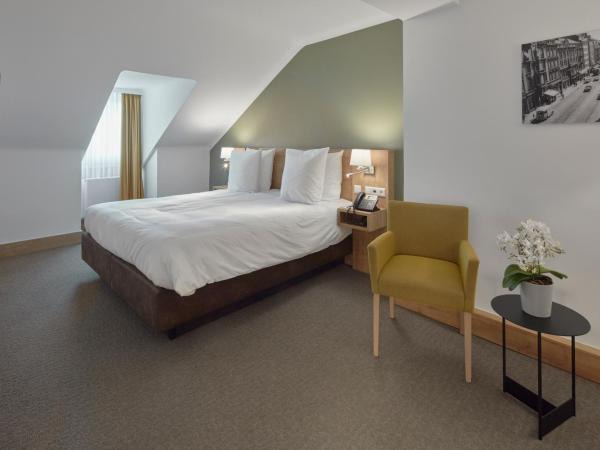 City Hotel : photo 4 de la chambre chambre lit king-size supérieure