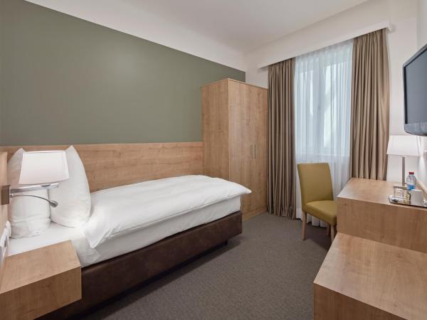 City Hotel : photo 4 de la chambre chambre triple confort avec douche