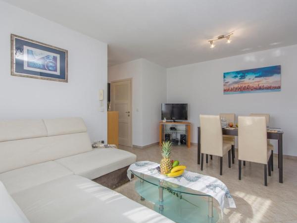 Silver Holiday House : photo 10 de la chambre appartement avec balcon