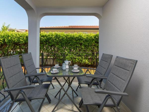 Silver Holiday House : photo 2 de la chambre appartement - vue sur jardin