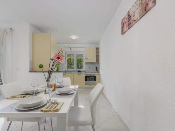 Silver Holiday House : photo 7 de la chambre appartement - vue sur jardin