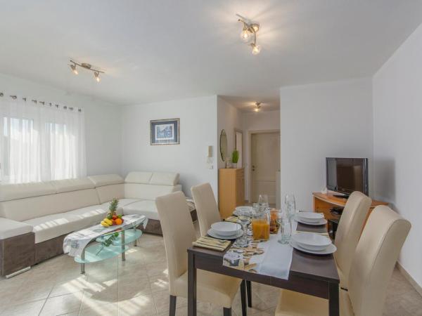 Silver Holiday House : photo 9 de la chambre appartement avec balcon