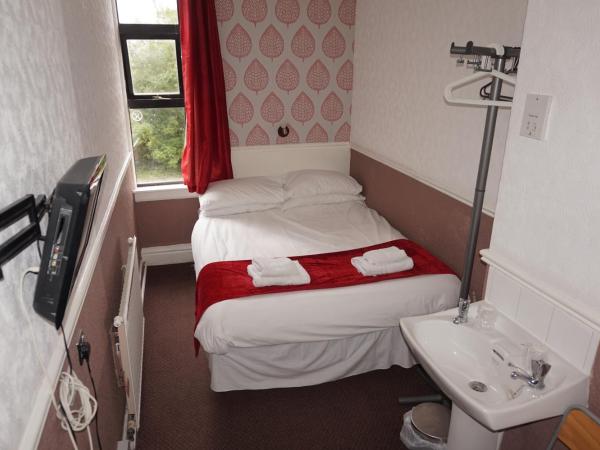 The Boundary Hotel - B&B : photo 1 de la chambre chambre double standard avec salle de bains commune