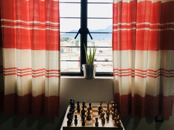 Hostal Andaina : photo 10 de la chambre chambre quadruple avec salle de bains commune