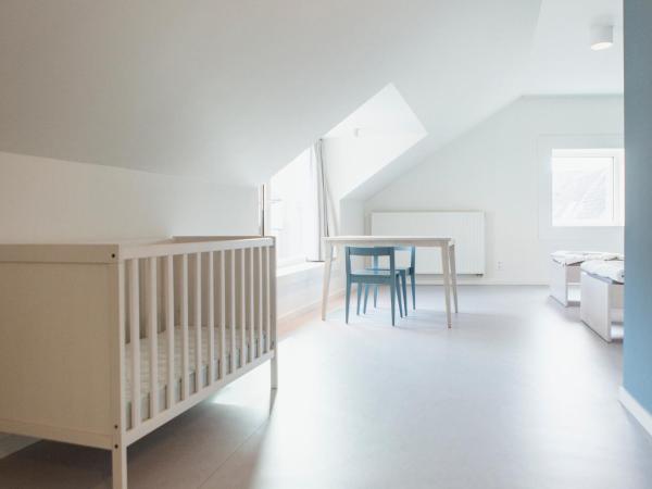 Snuffel Youth Hostel : photo 1 de la chambre chambre lits jumeaux avec salle de bains privative