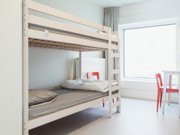 Snuffel Youth Hostel : photo 3 de la chambre lit dans un dortoir mixte de 4 lits avec salle de bains privative