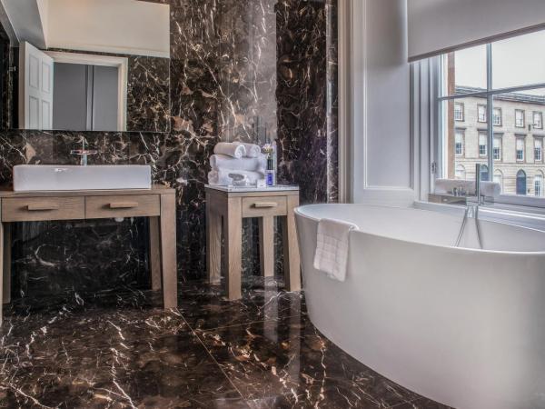 Kimpton Blythswood Square Hotel & Spa, an IHG Hotel : photo 4 de la chambre suite lit king-size - vue sur jardin