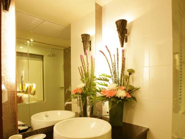 Maninarakorn Hotel : photo 3 de la chambre suite hôtel