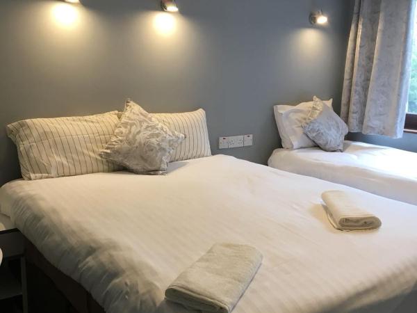 Greenmount Bed and Breakfast : photo 1 de la chambre chambre triple avec salle de bains privative