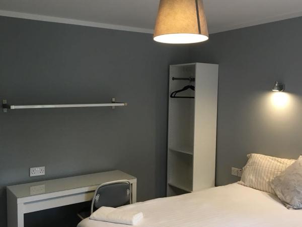 Greenmount Bed and Breakfast : photo 2 de la chambre chambre triple avec salle de bains privative