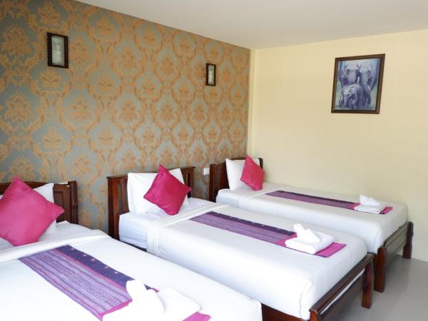 Phi Phi Maiyada Resort- SHA Certified : photo 7 de la chambre chambre triple avec balcon