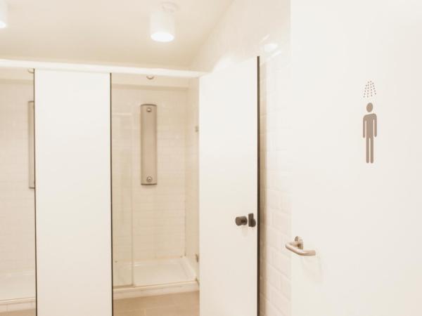 Snuffel Youth Hostel : photo 3 de la chambre lit dans dortoir mixte de 6 lits