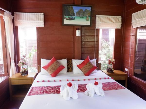 Phi Phi Maiyada Resort- SHA Certified : photo 8 de la chambre bungalow avec lit double