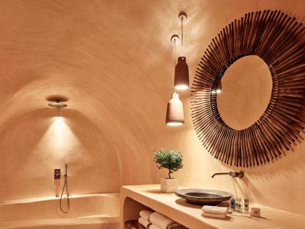 Limestone : photo 10 de la chambre suite lune de miel avec bain à remous - vue sur caldera