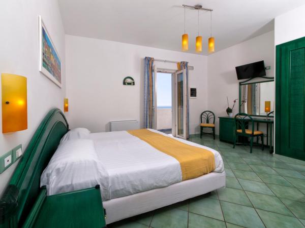 Borgo Romantica - Resort & Spa : photo 10 de la chambre chambre double panoramique - vue sur mer - accès au parc thermal