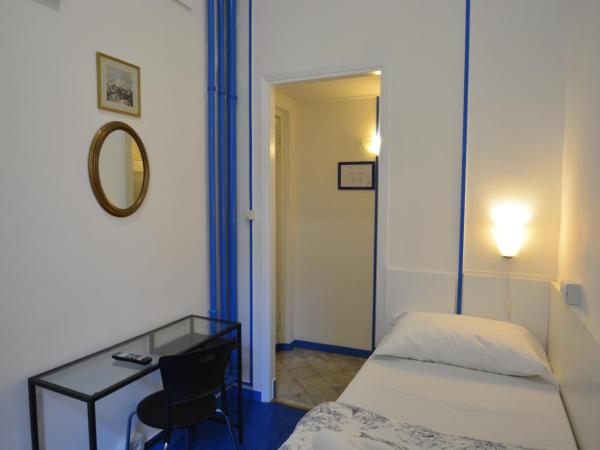 Olympia Hotel : photo 6 de la chambre petite chambre simple