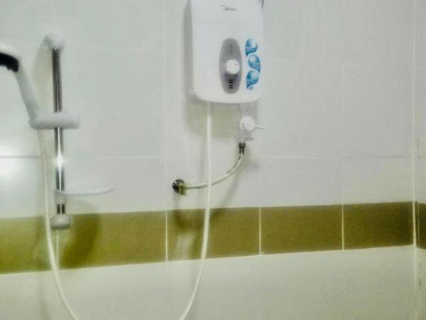 Home Inn Hotel : photo 7 de la chambre chambre lits jumeaux avec salle de bains privative