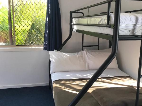 Backpackers Inn On The Beach : photo 1 de la chambre chambre double avec salle de bains commune