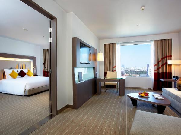 Novotel Bangkok Ploenchit Sukhumvit : photo 7 de la chambre suite lit king-size