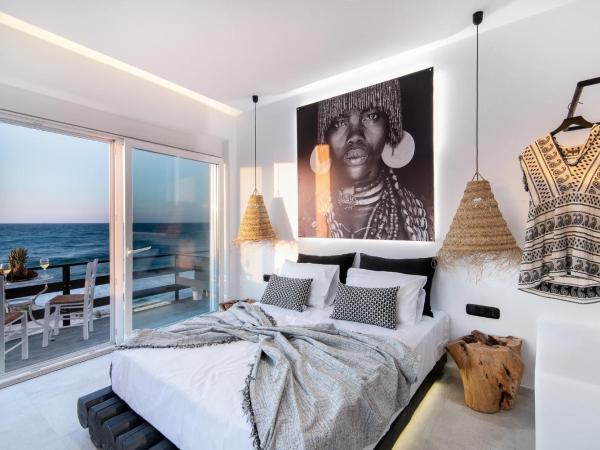 Portara Seaside Luxury Suites : photo 3 de la chambre appartement deluxe - vue sur mer