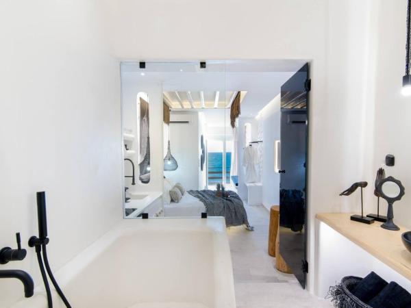 Portara Seaside Luxury Suites : photo 5 de la chambre appartement - vue sur mer