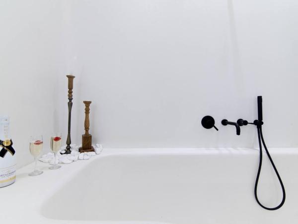 Portara Seaside Luxury Suites : photo 7 de la chambre appartement - vue sur mer