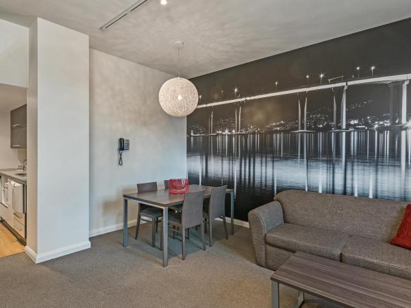 Mantra One Sandy Bay Road : photo 3 de la chambre appartement familial