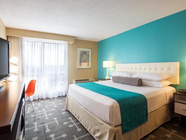 Howard Johnson Plaza by Wyndham by the Falls Niagara Falls : photo 4 de la chambre chambre lit king-size - non-fumeurs