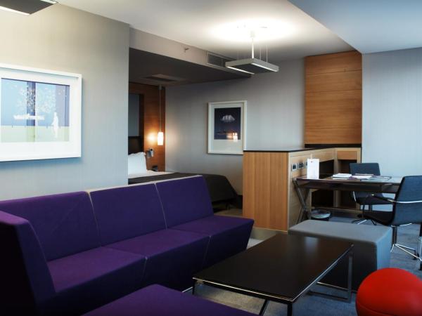 Point Hotel Barbaros : photo 9 de la chambre suite junior exécutive - accès au salon exécutif