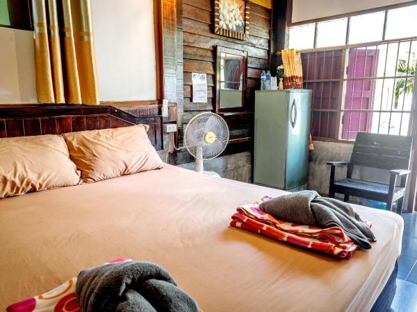 Tuk Tuk Guesthouse : photo 1 de la chambre bungalow avec climatisation