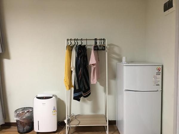 Take 1 Guesthouse Hongdae : photo 7 de la chambre lit dans dortoir pour femmes de 6 lits avec super lit simple