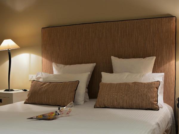 Hôtel La Caravelle : photo 3 de la chambre suite avec terrasse - vue sur mer et citadelle