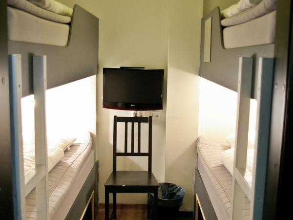 Vandrarhem Uppsala Centralstation : photo 6 de la chambre chambre quadruple avec salle de bains commune