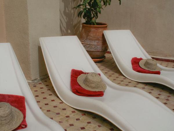 Riad Tizwa Fes : photo 8 de la chambre spacieuse chambre double - vue sur terrasse