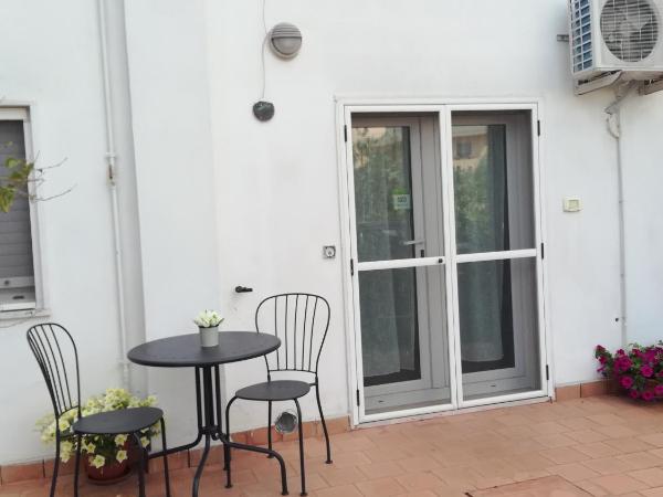 Le Sorbole : photo 1 de la chambre studio avec vue sur jardin