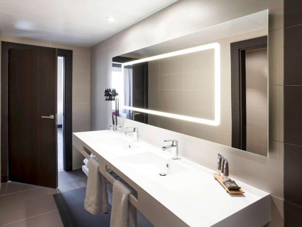 Novotel Madrid Center : photo 4 de la chambre chambre lit queen-size exécutive avec coin salon