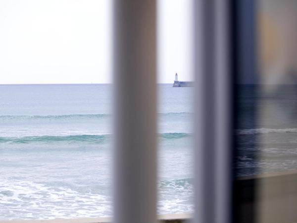 Hotel & Spa Les Roches Noires : photo 3 de la chambre chambre double - vue latérale sur mer