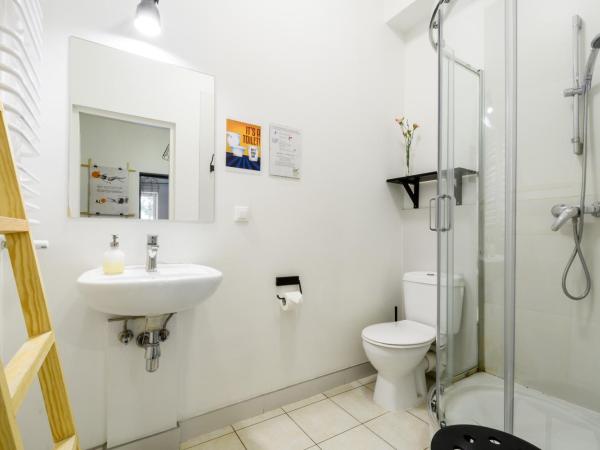 Lull Hostel : photo 4 de la chambre chambre double avec salle de bains commune