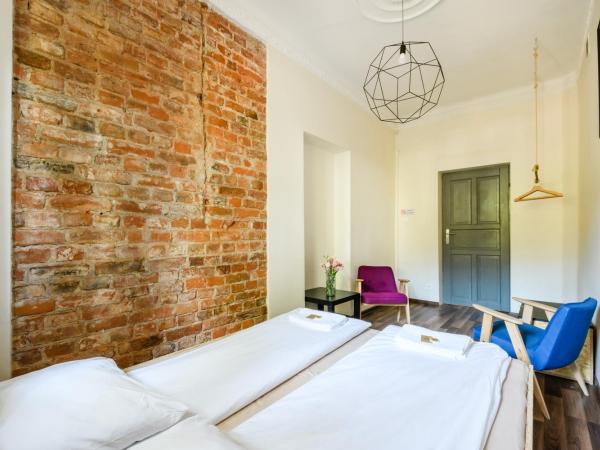 Lull Hostel : photo 2 de la chambre chambre double avec salle de bains commune