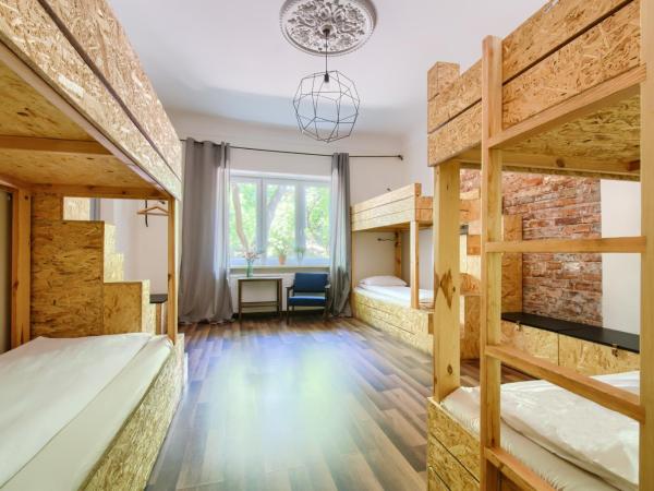 Lull Hostel : photo 3 de la chambre chambre familiale avec salle de bains