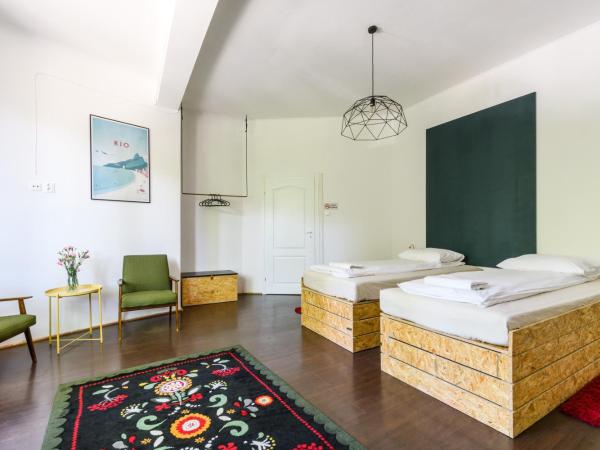 Lull Hostel : photo 1 de la chambre chambre double ou lits jumeaux avec salle de bains privative externe